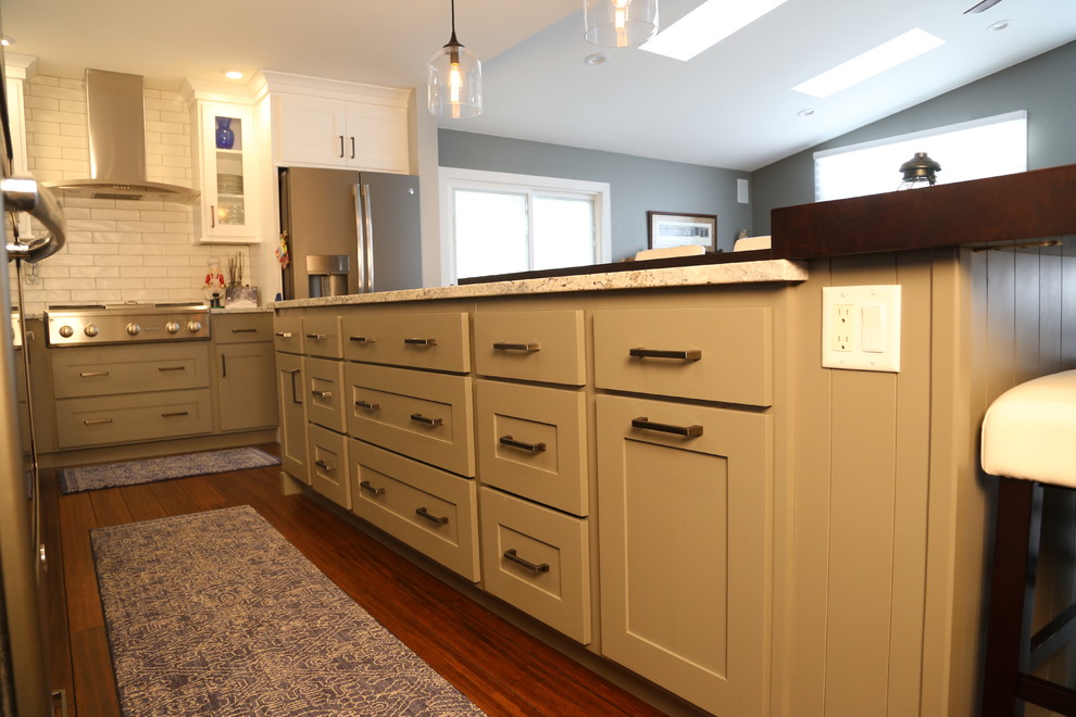Inspiration for a transitional home design remodel in Cedar Rapids