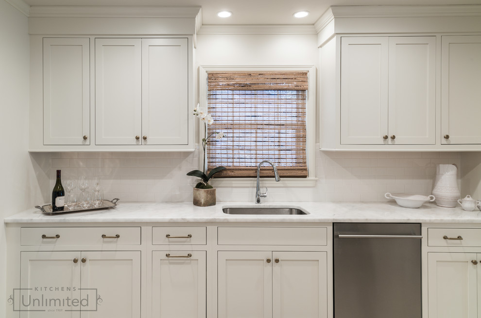 Kitchen - transitional kitchen idea