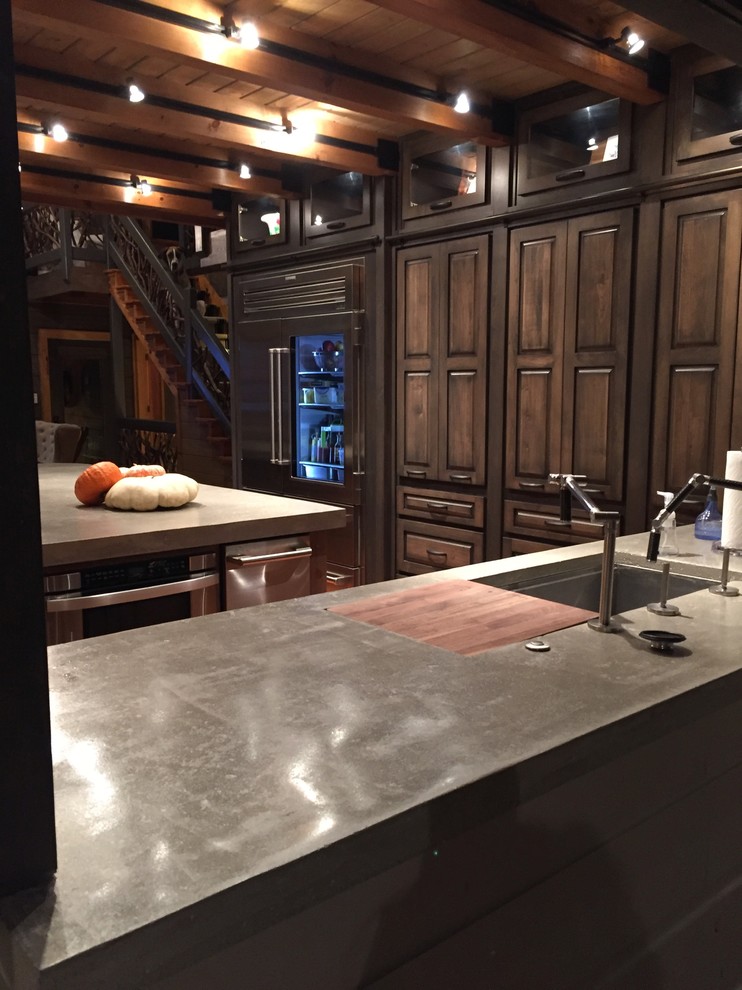 Kitchen - rustic kitchen idea