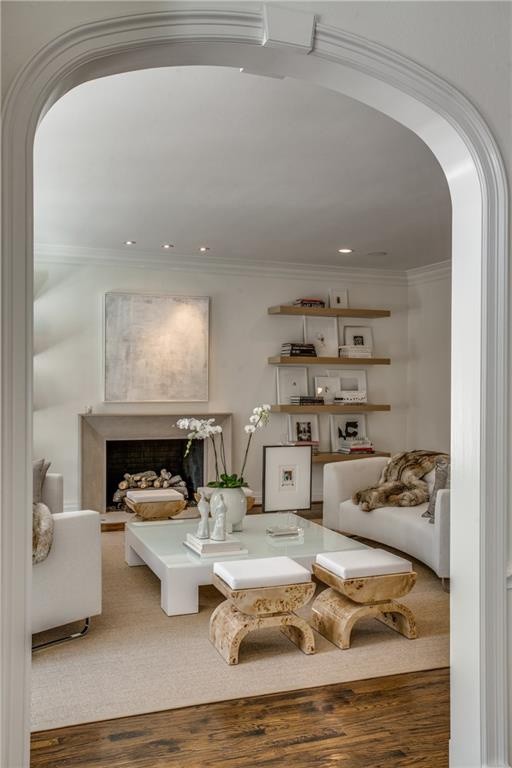 Inspiration for a transitional living room remodel in DC Metro