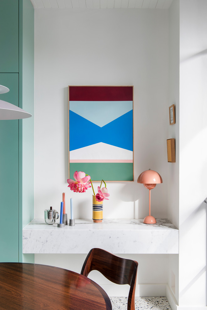 This is an example of a midcentury kitchen in Melbourne.