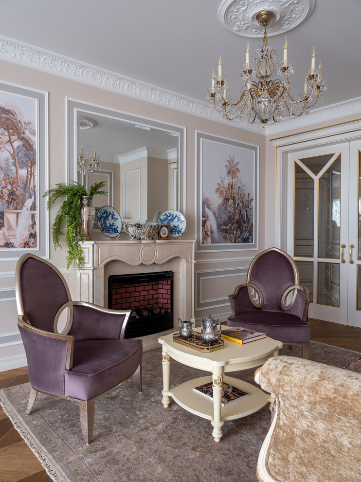 Mid-sized ornate living room photo in Moscow