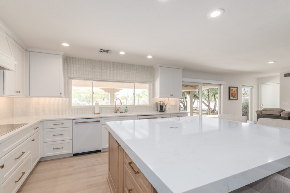 Transitional kitchen photo in Phoenix