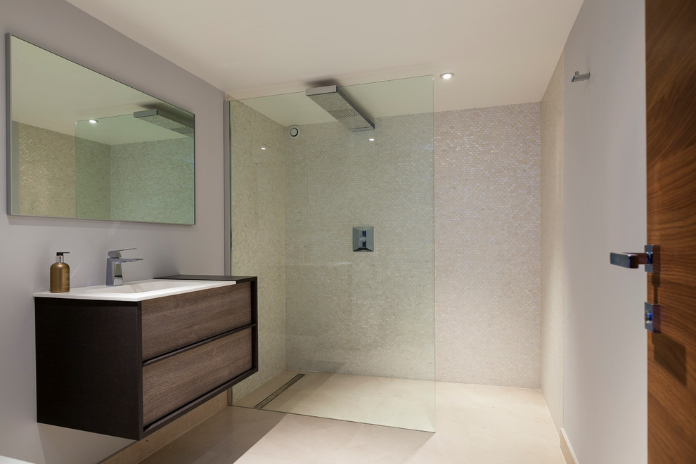 Photo of a contemporary bathroom in London.