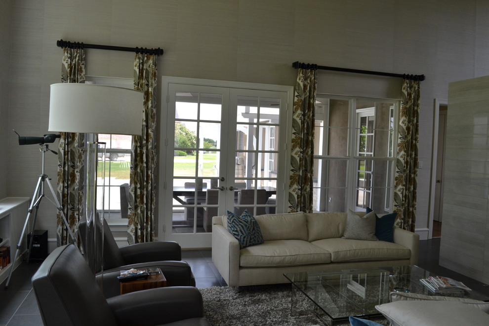 Transitional home design photo in Dallas