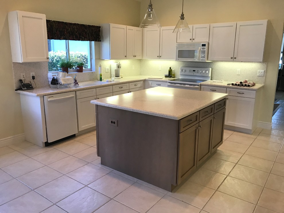Kitchen - kitchen idea in Miami