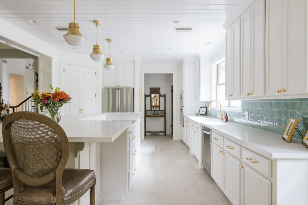 Example of a transitional kitchen design in Austin