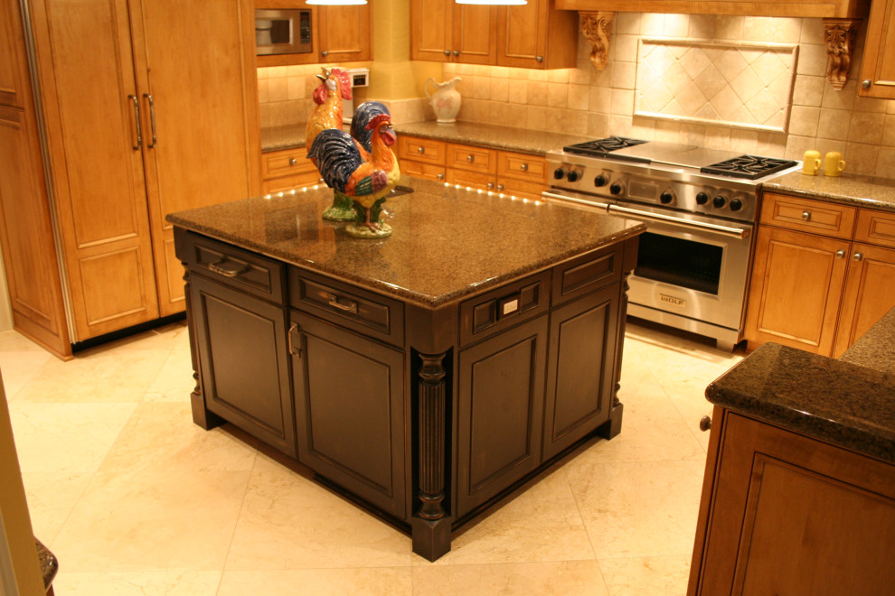 Transitional kitchen photo in Omaha
