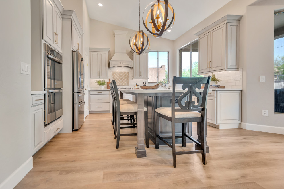 Transitional kitchen photo in Phoenix