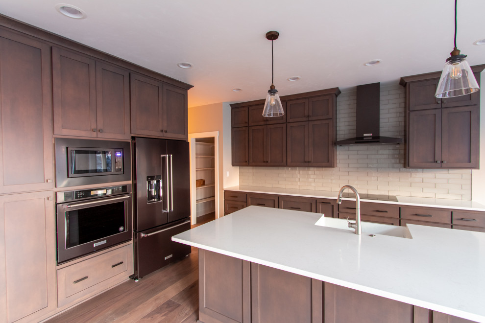 Inspiration for a transitional home design remodel in Milwaukee