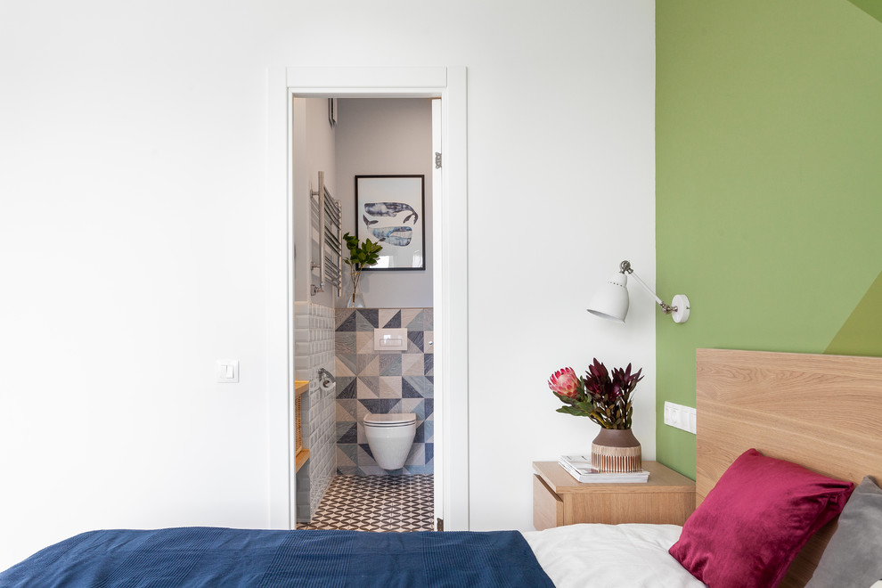 Inspiration for a mid-sized scandinavian master bedroom in Moscow with green walls and medium hardwood floors.