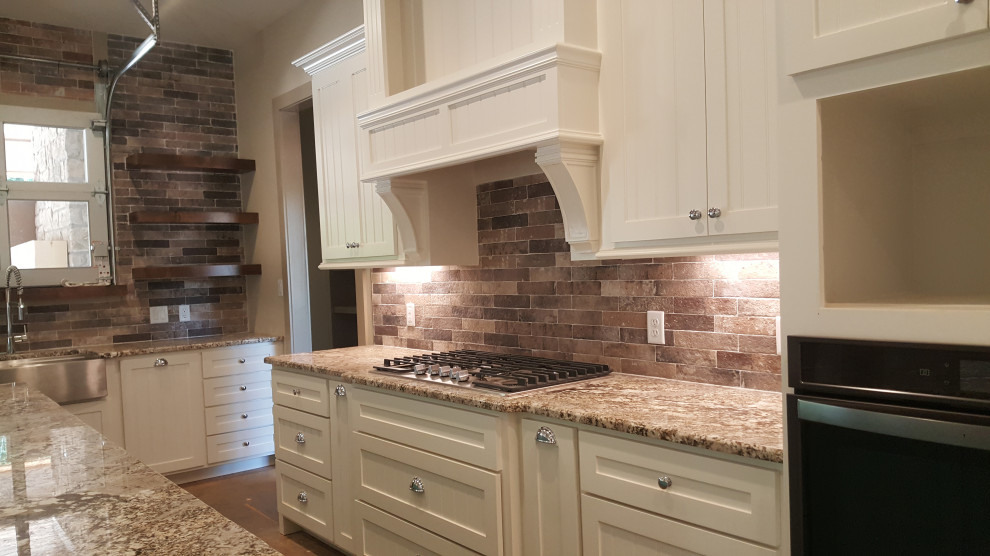 Kitchen - transitional kitchen idea in Austin