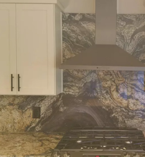 Kitchen - mid-sized transitional kitchen idea with shaker cabinets, white cabinets, granite countertops, gray backsplash, stone slab backsplash and gray countertops