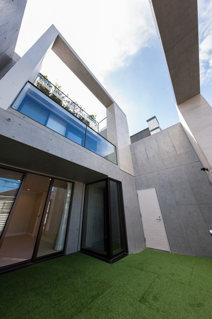 都会的でスタイリッシュな家～RC二世帯住宅 minimalistisch-balkon