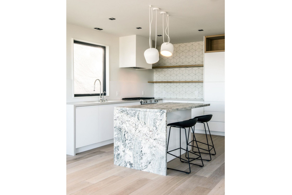 Home design - contemporary home design idea in San Francisco