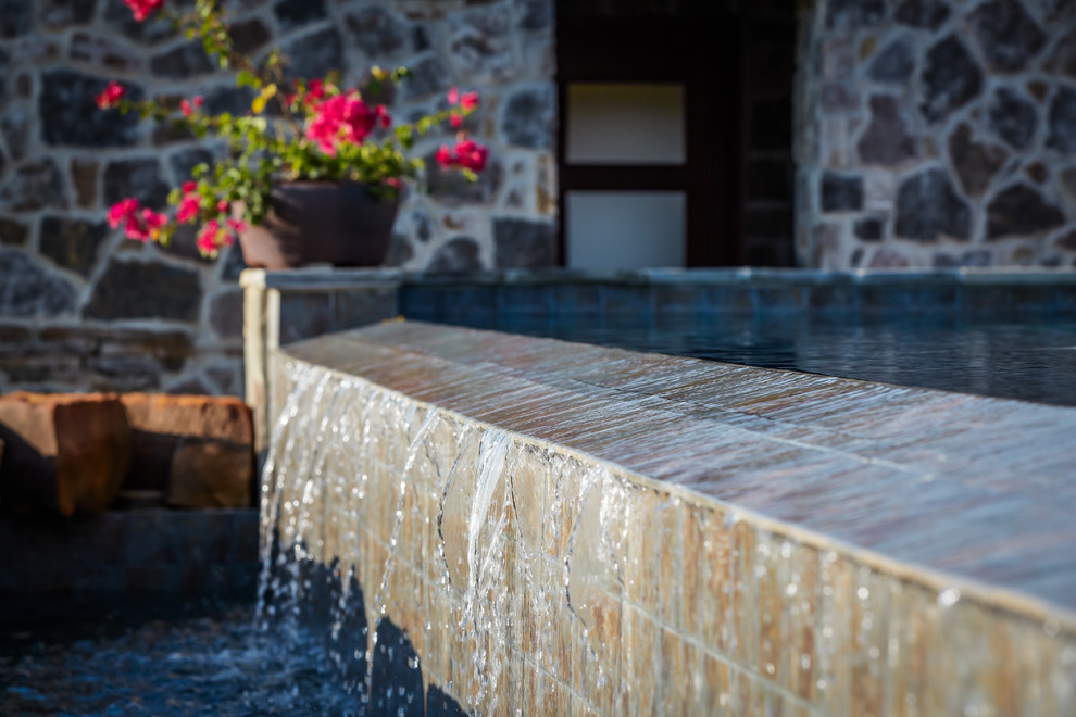 Example of a mountain style pool design in Houston