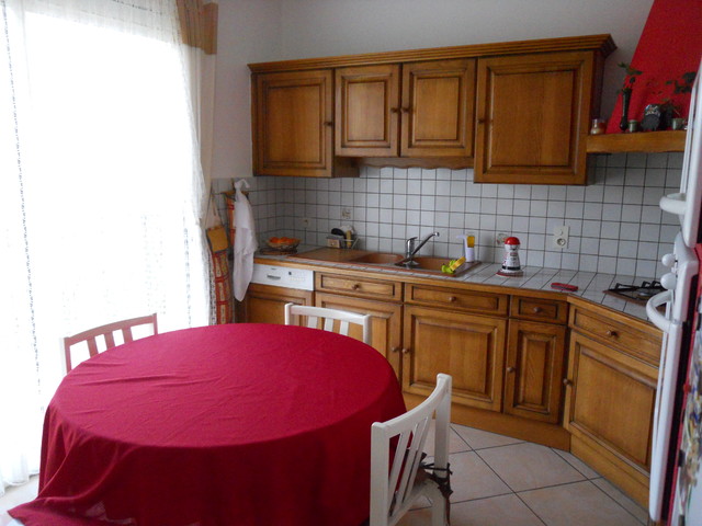 Maison &agrave; Casteljaloux transitional-kitchen