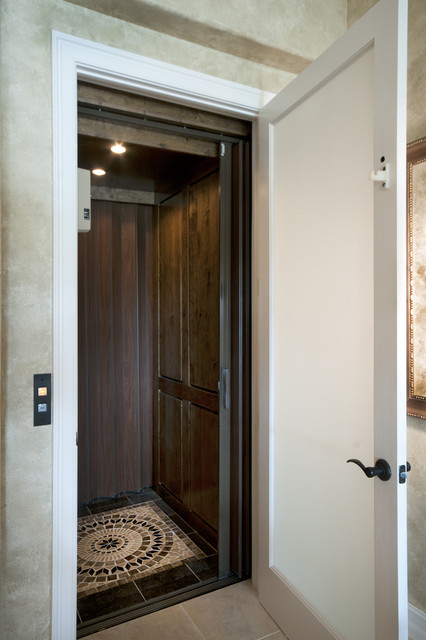 Elevator traditional-entry
