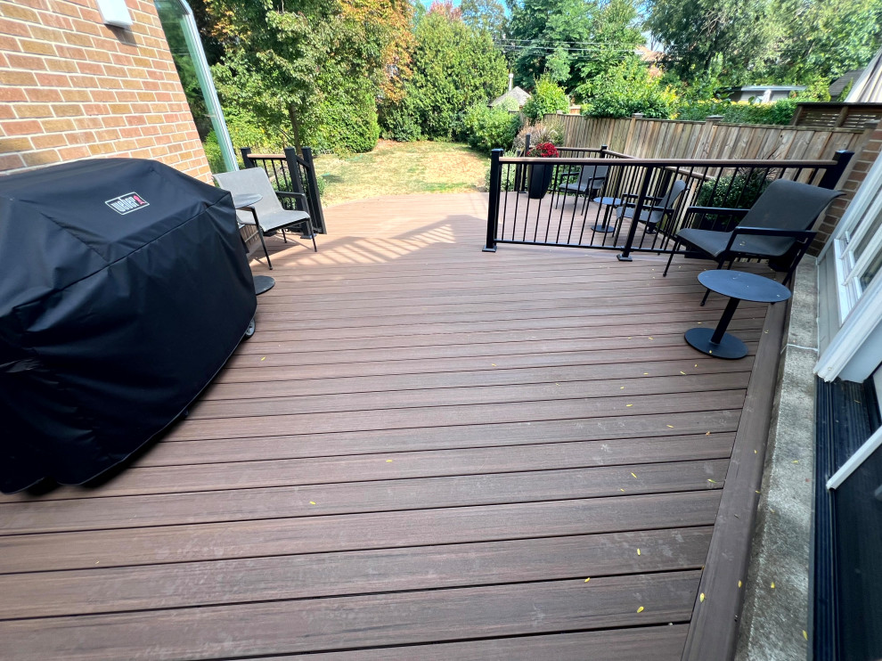 Minimalist deck photo in Toronto