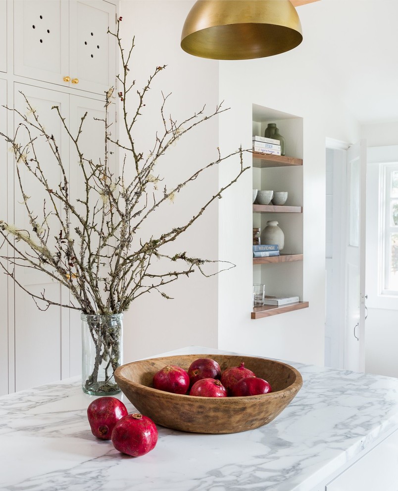 Kitchen - transitional kitchen idea in Seattle