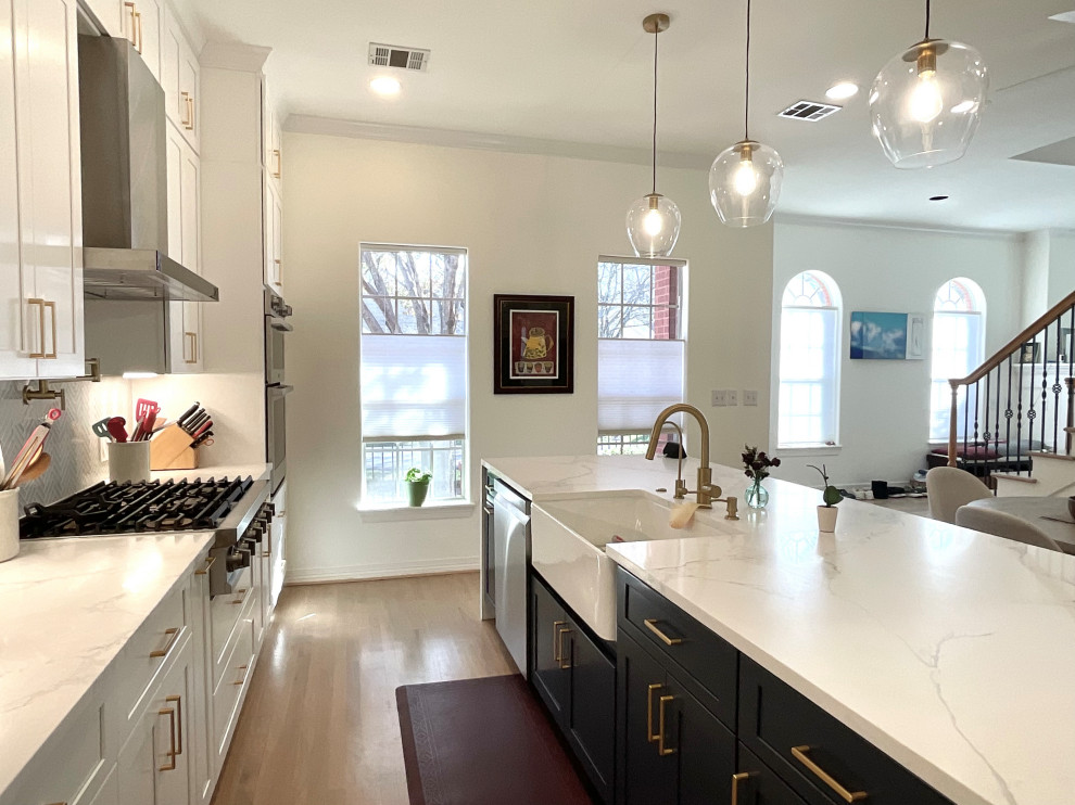 Inspiration for a contemporary kitchen remodel in Houston