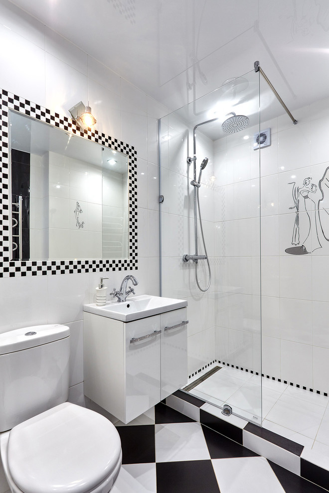 Дуплекс в трех уровнях и чёрно-белых тонах.