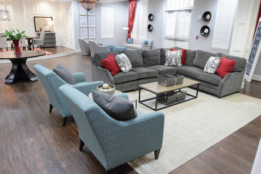 This is an example of a transitional family room in Birmingham.