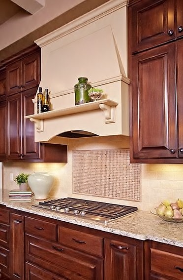 Eat-in kitchen - mid-sized eat-in kitchen idea in Minneapolis with an island