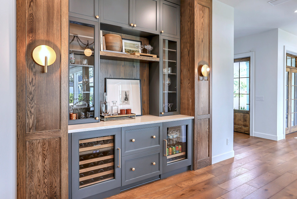 Inspiration for a transitional home bar remodel in Orlando