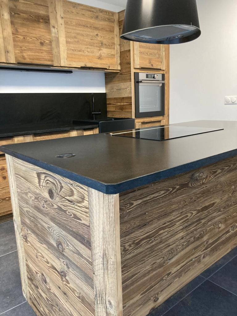 CUISINE EN VIEUX BOIS SUR MESURE
