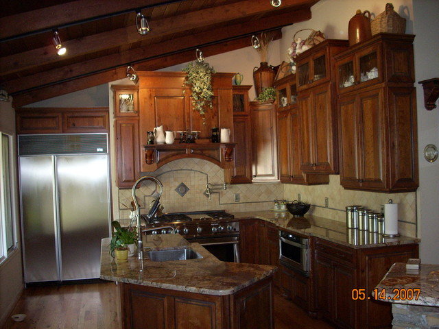 Rustic Cherry rustic-kitchen