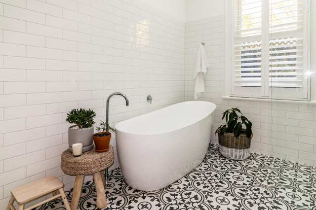Hampton Home traditional-bathroom