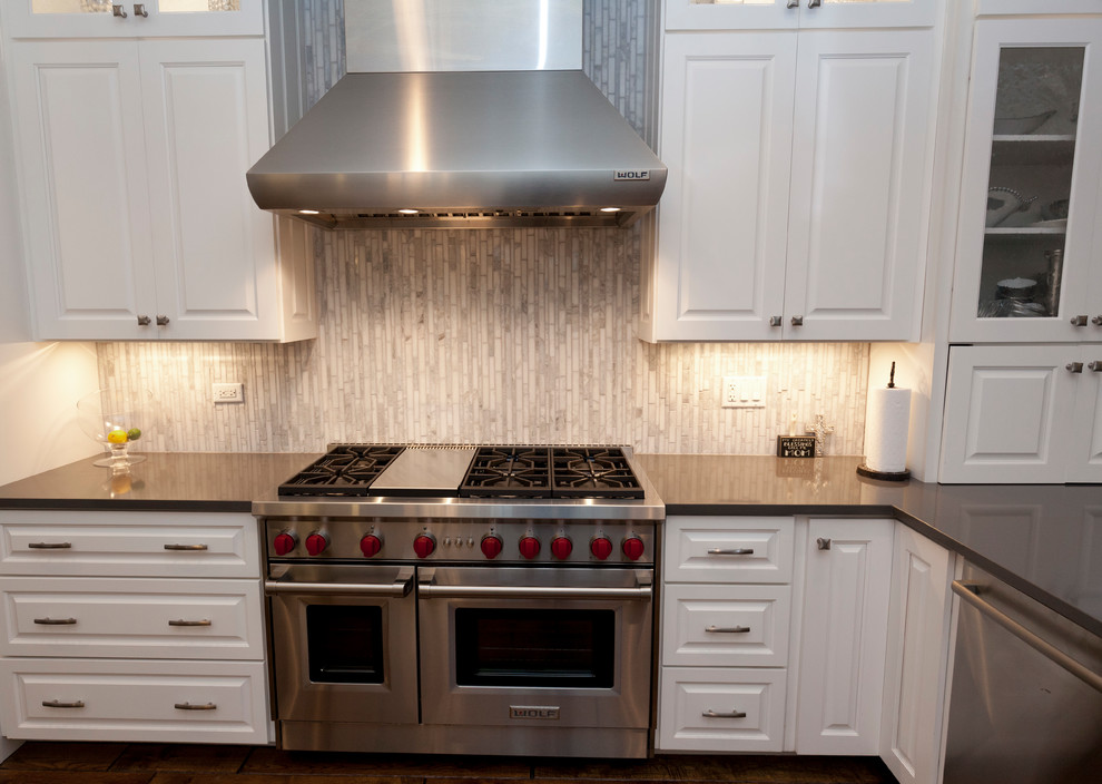 Example of a transitional kitchen design in Chicago