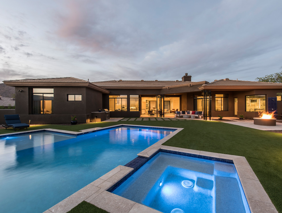 Transitional home design photo in Phoenix
