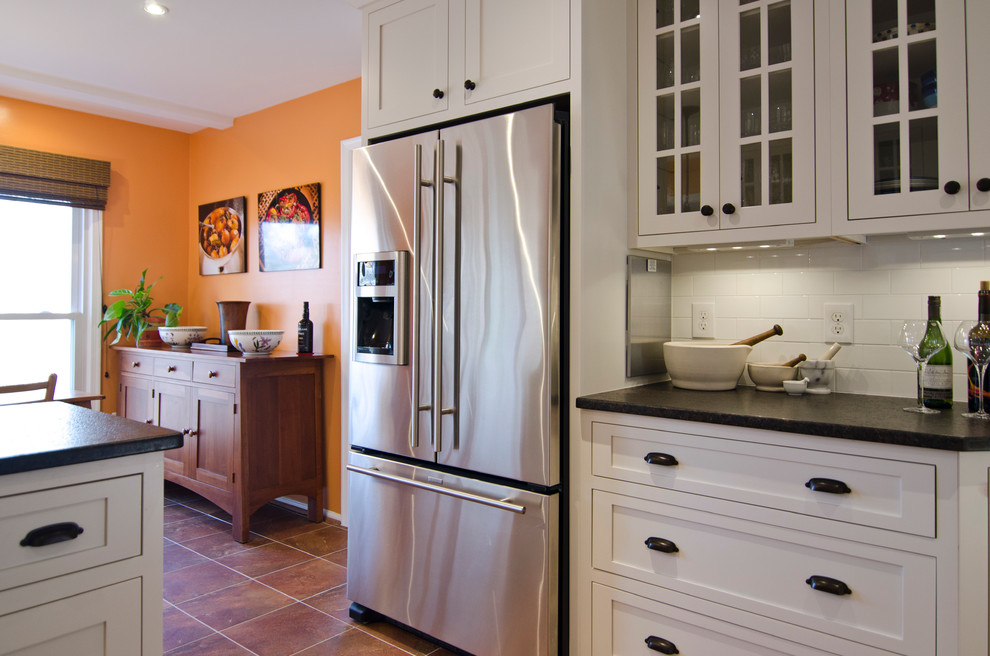 Transitional kitchen photo in DC Metro