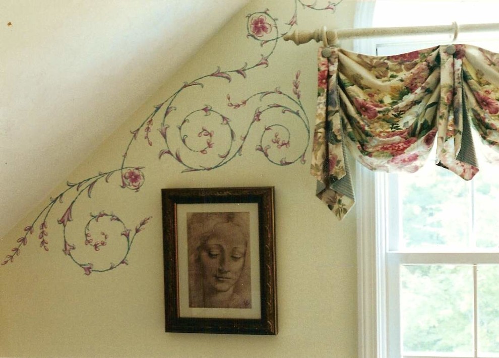 Example of a transitional home design design in Boston