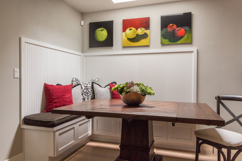 Example of a transitional home design design in Phoenix
