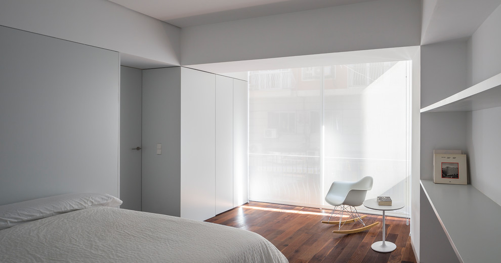 Inspiration for a contemporary bedroom in Valencia.