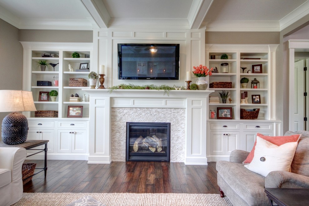 Inspiration for a transitional home design remodel in Chicago
