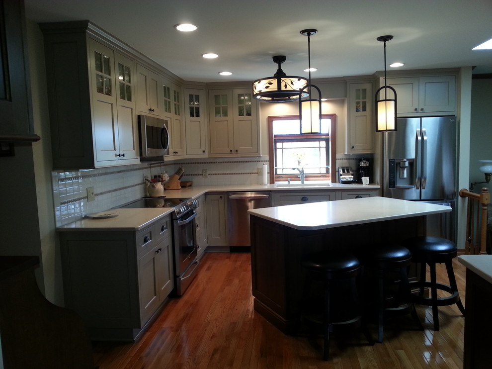 Design ideas for a transitional kitchen in Columbus.