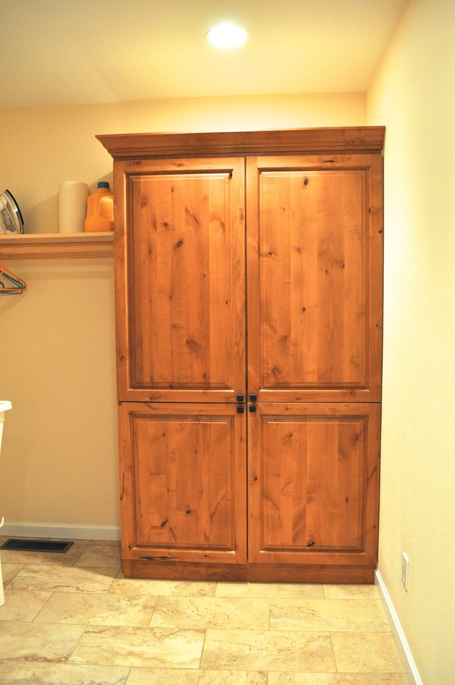 Example of a transitional home design design in Denver