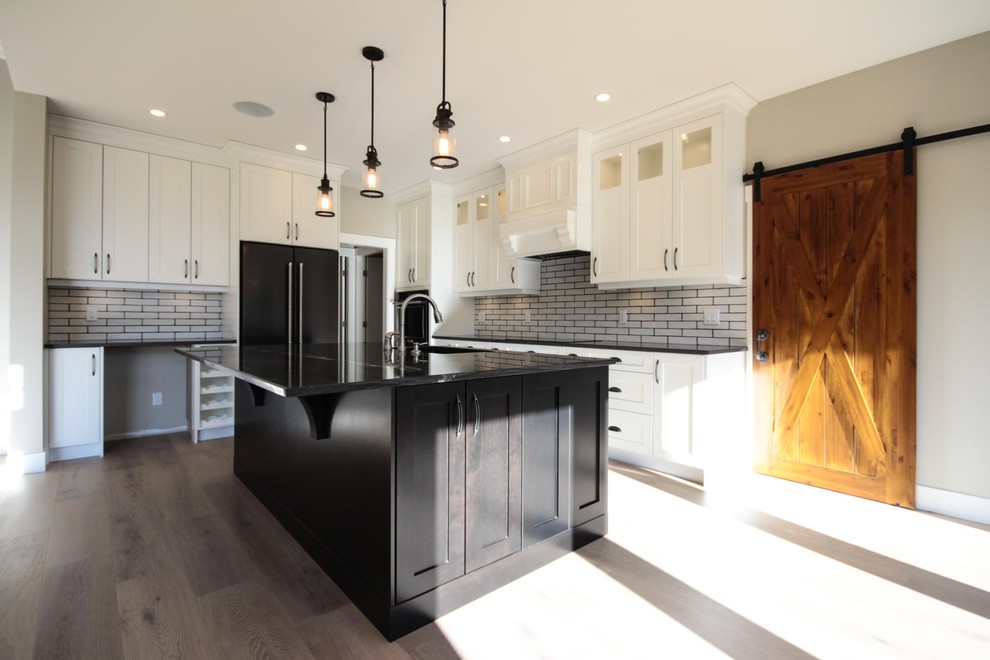 Transitional kitchen photo in Vancouver