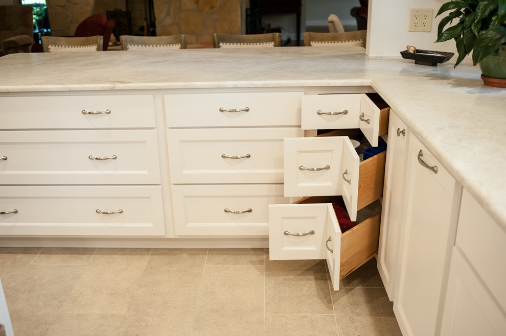 Home design - transitional home design idea in Austin