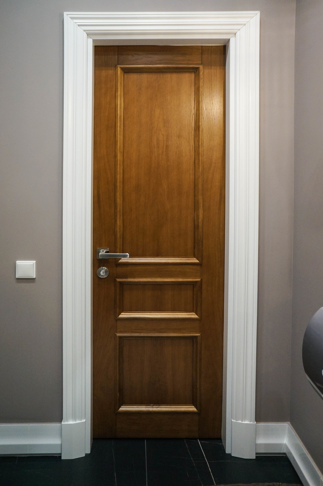 Общественный санузел в офисном здании.