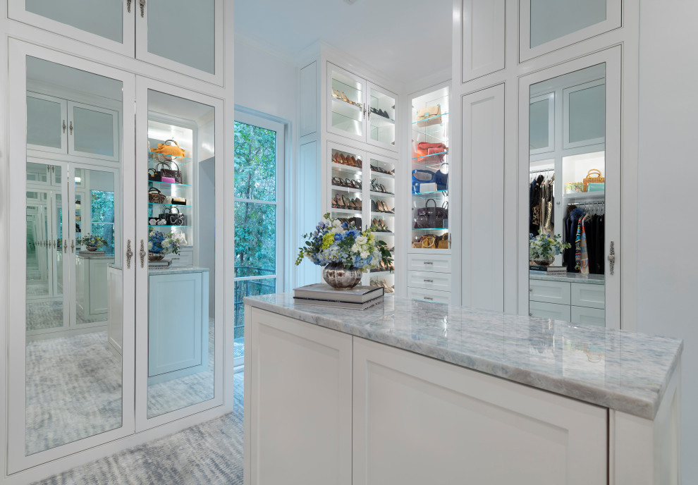 Example of a mid-sized transitional gender-neutral carpeted and gray floor walk-in closet design in Dallas with shaker cabinets and white cabinets