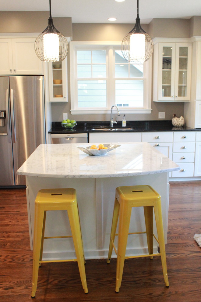 Transitional kitchen photo in Minneapolis