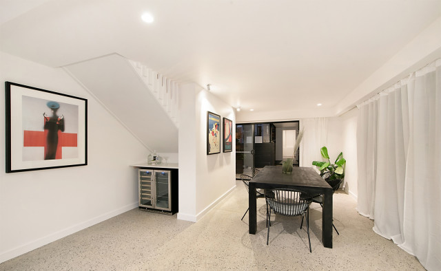 Wavell Heights modern-family-room