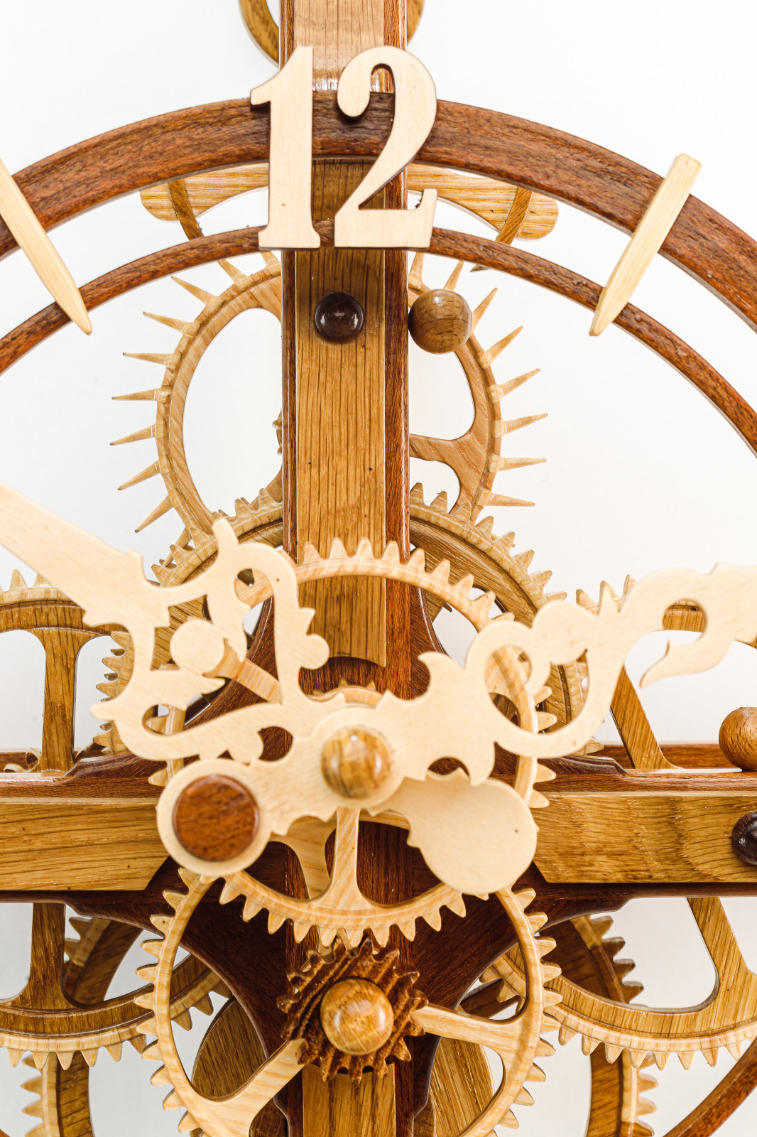 эксклюзивные часы из натурального дерева.