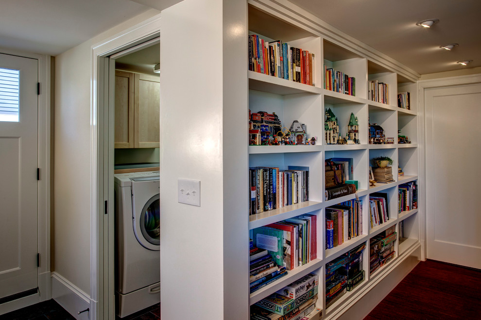 Example of a transitional basement design in Seattle