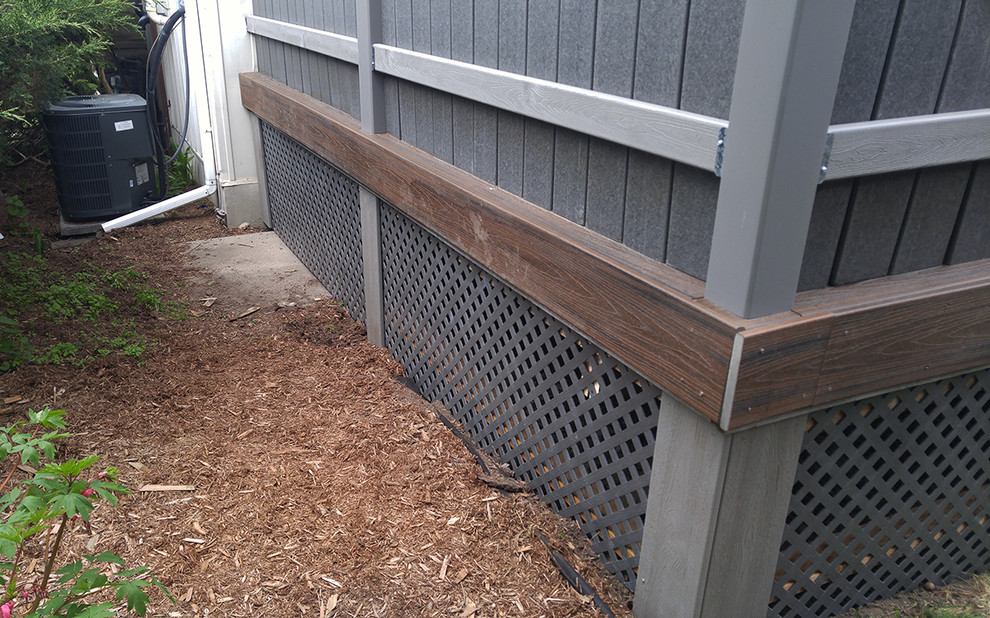 Trendy backyard deck photo in Ottawa